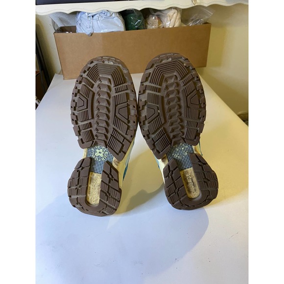 Athletic_Shoes